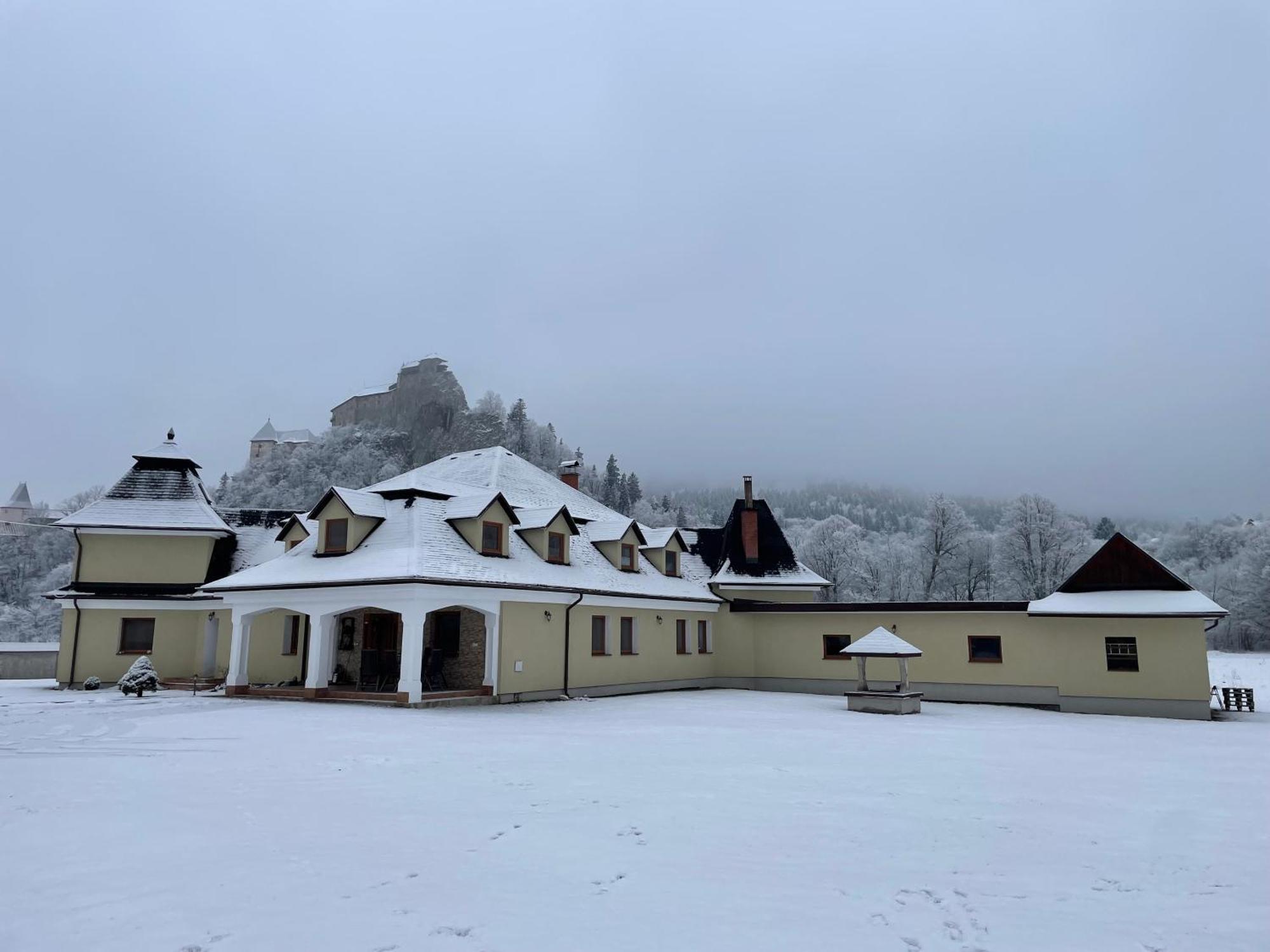 Penzión U dvoch levov Oravsky Podzamok Exterior foto
